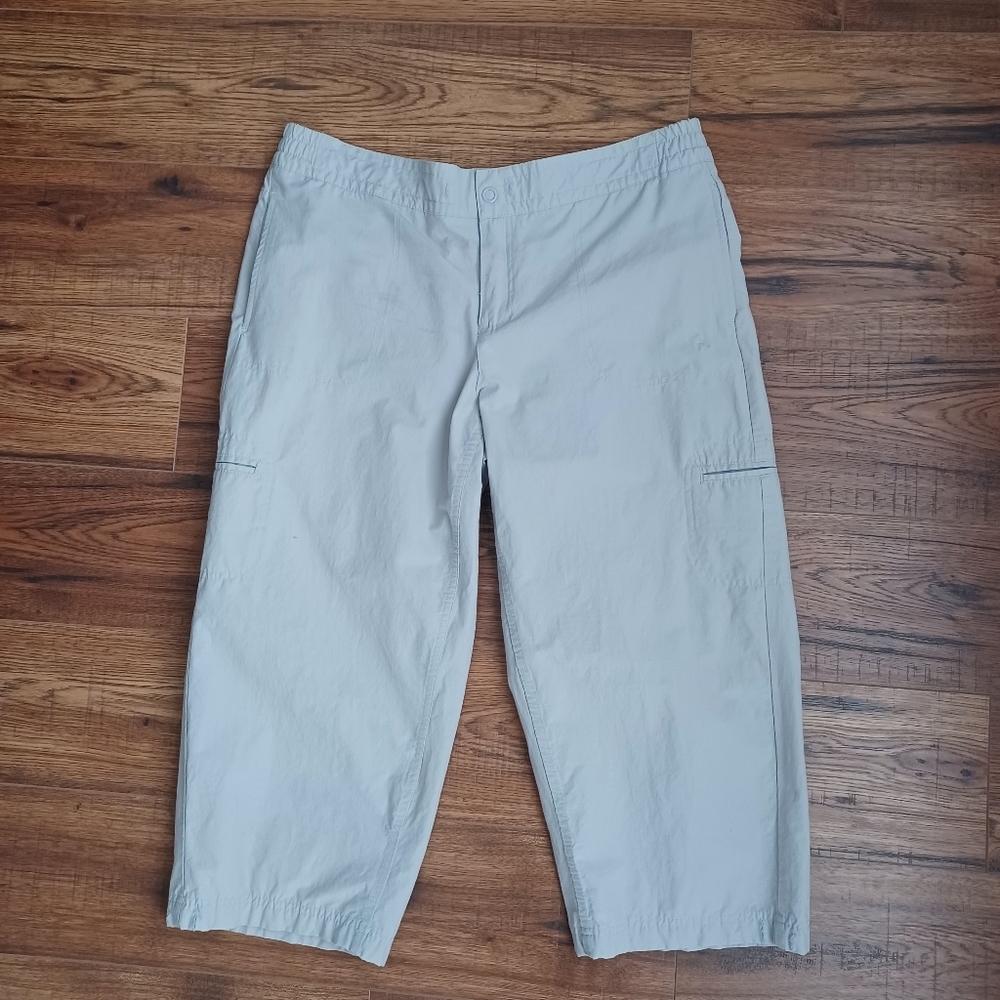 Women's Bermudas Shorts items L Color Gray